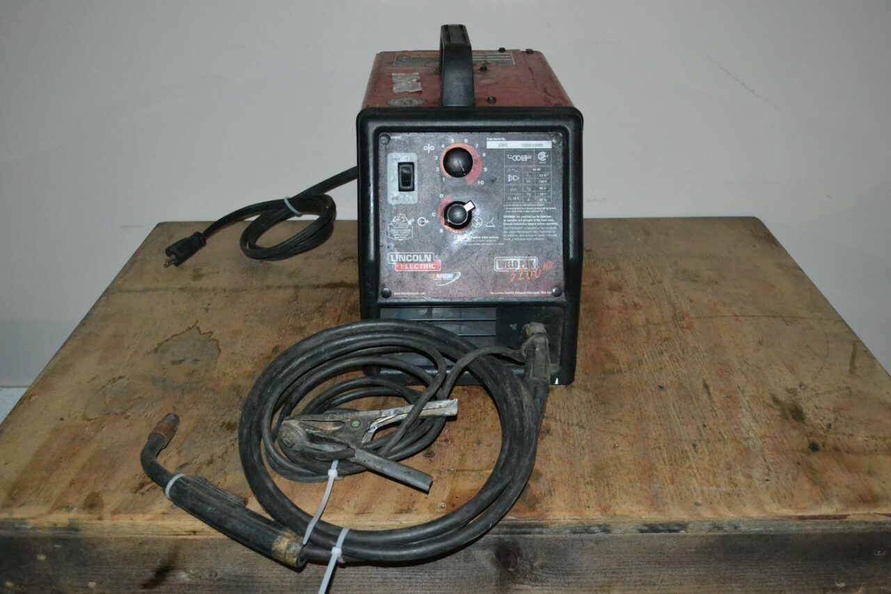 Lincoln Electric Weld Pak 3200HD 90 Amp Wire Feed Welder