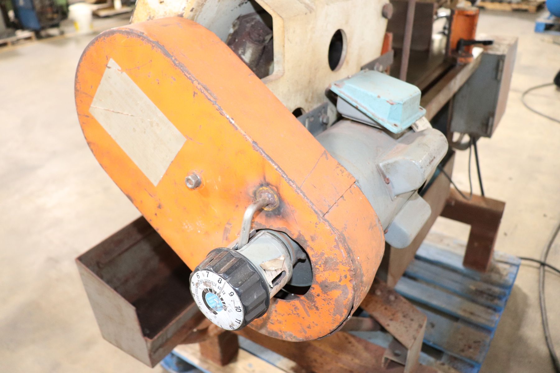 Wilton 7040 10" x 16" Horizontal Variable Speed 2HP Band Saw The