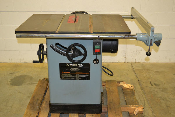 Delta 34-807 10″ Tilting Table Saw - The Equipment Hub