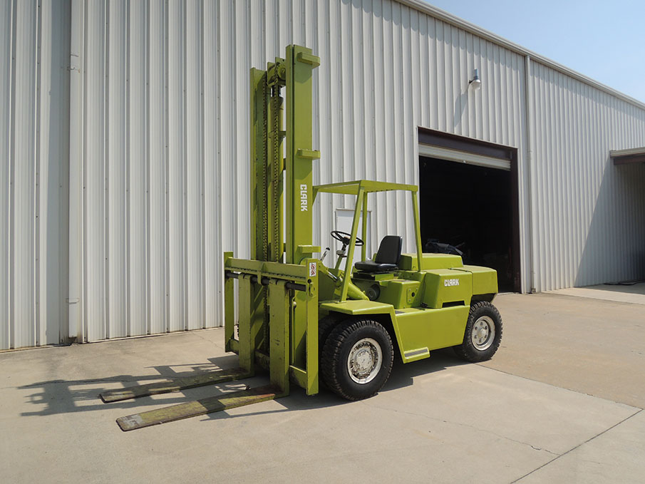 Clark C500Y155 Pneumatic 15,500 lb Forklift