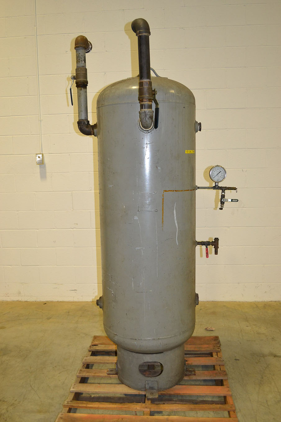 120 Gallon Compressed Air Tank w/ Fittings