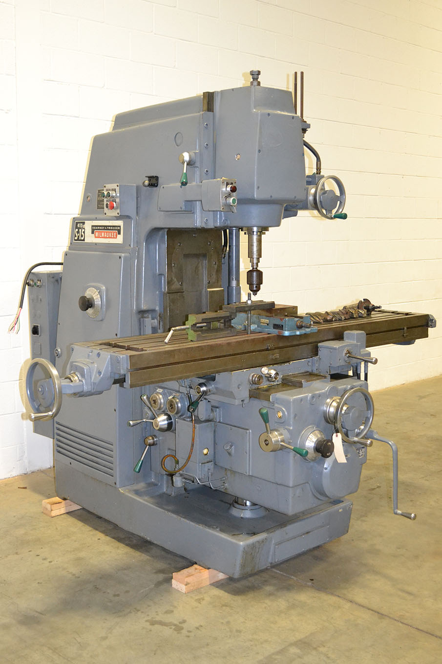 Kearney & Trecker 415 S-15 15" x 76" Vertical Milling Machine