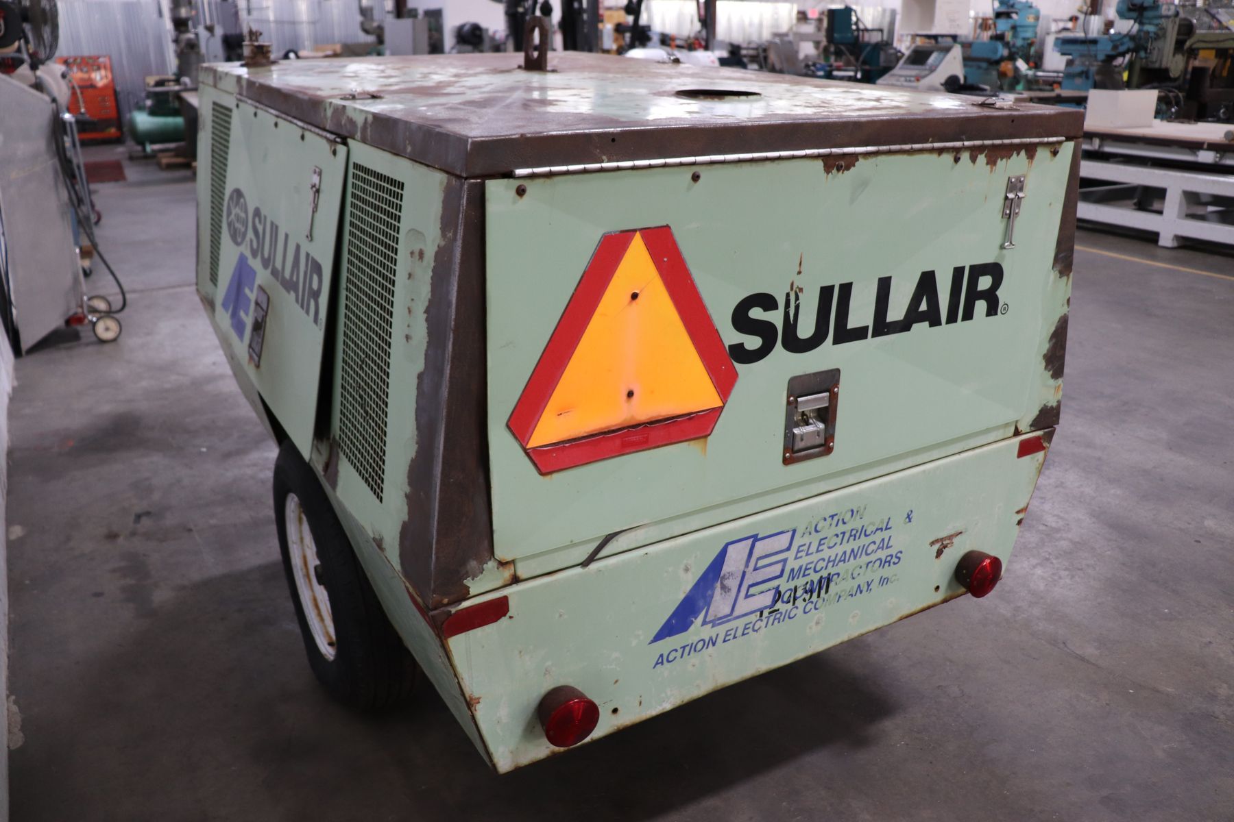 Sullair 185 DPQ JD 185 CFM Portable Towable Air Compressor The