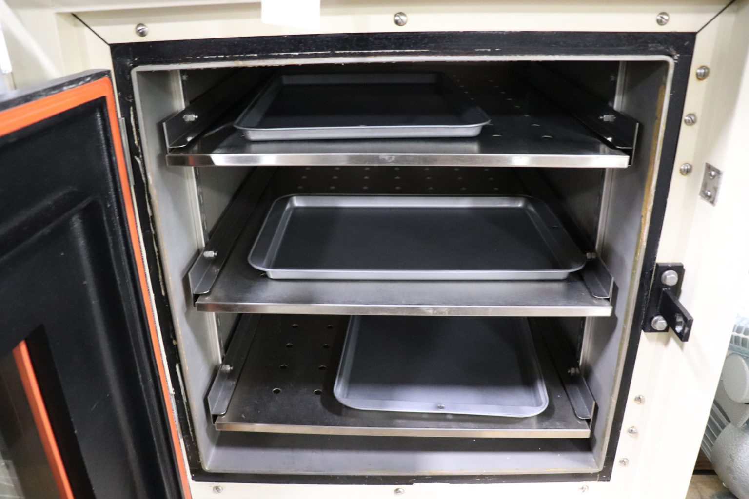 Napco 5861 24" x 18" x 18" Vacuum Oven with Busch Pump The Equipment Hub