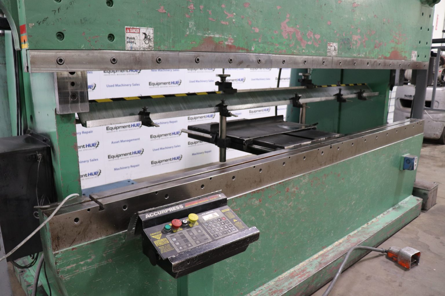 Accurpress 740012 400 Ton x 12' Hydraulic Press Brake w/ Hurco Autobend