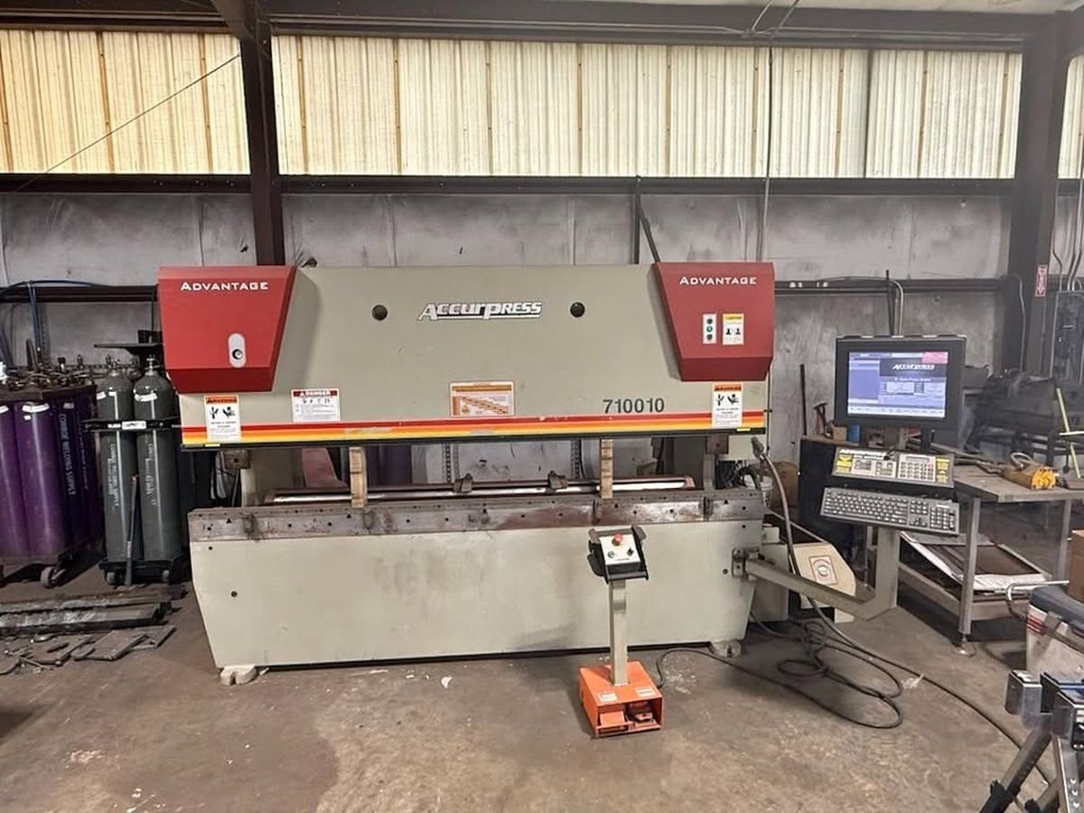 Accurpress 710010 100 Ton x 10' Advantage CNC Press Brake (2016)