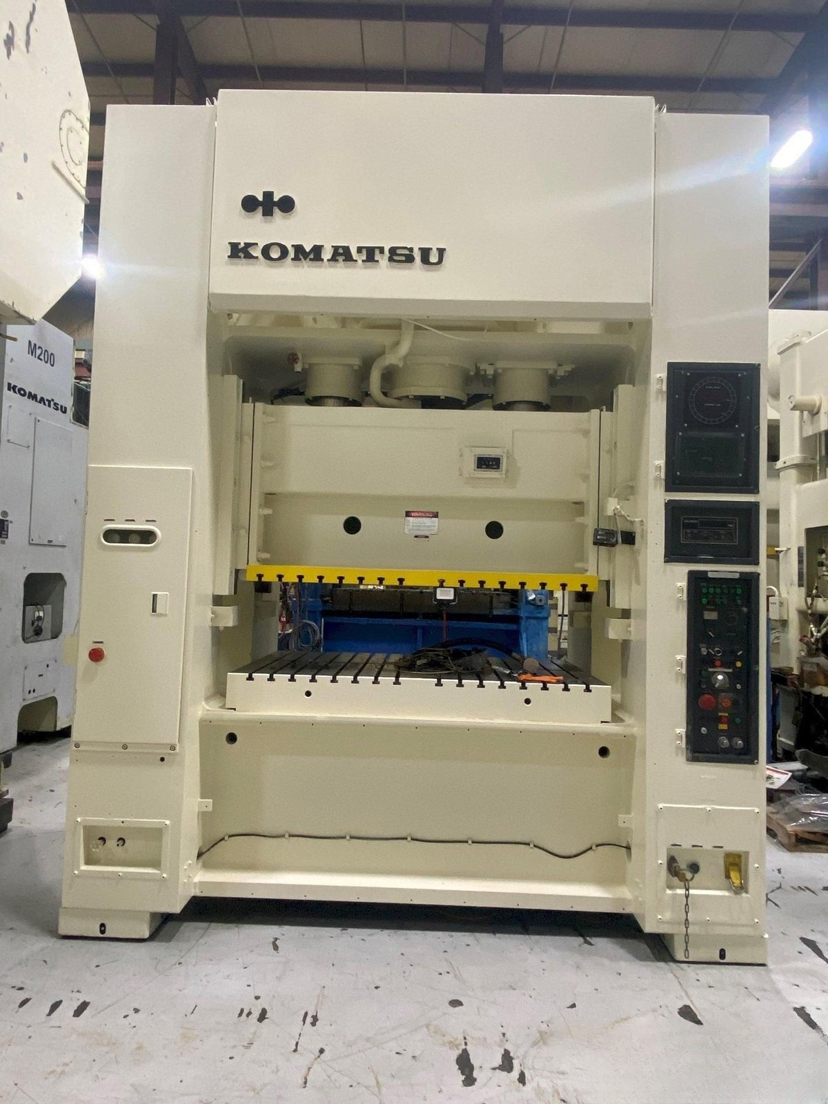 Komatsu E2M200 200 Ton Straight Side Mechanical Stamping Press