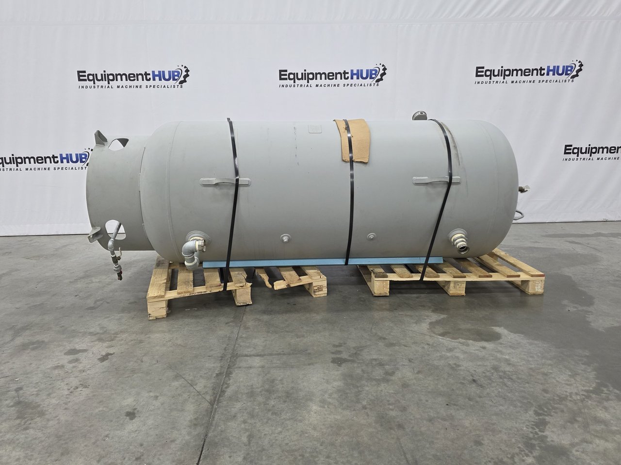240 Gallon Vertical Air Receiver Handling Compressed Tank