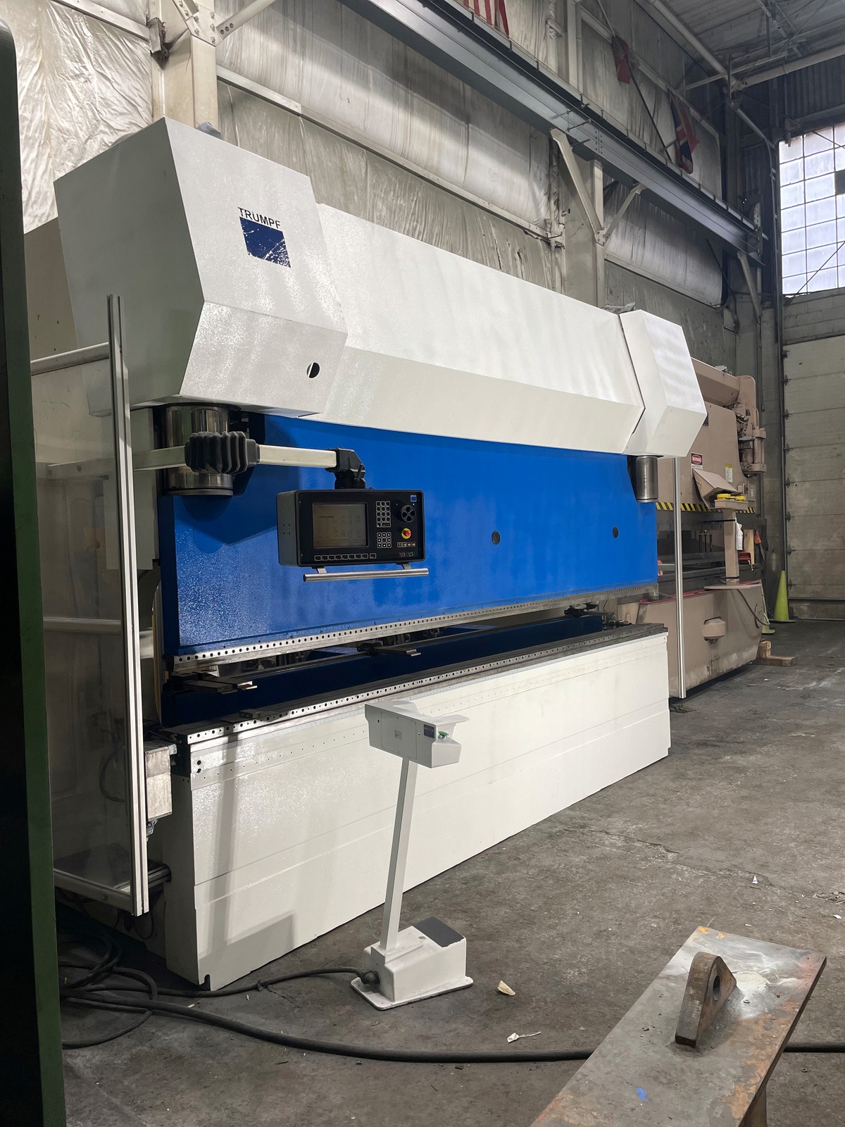 Trumpf Trumabend V320 352 Ton x 14' CNC Hydraulic Press Brake